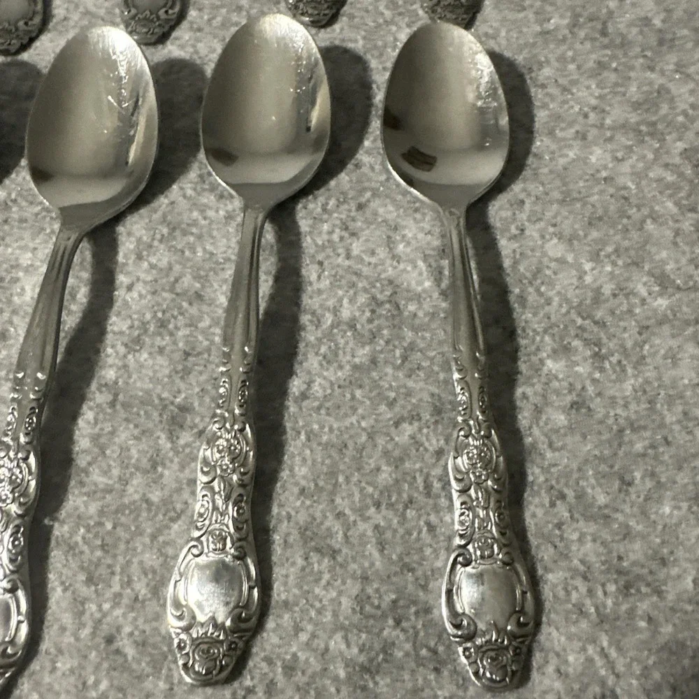 8 International Stainless VERONA Pattern Teaspoons Korea‎